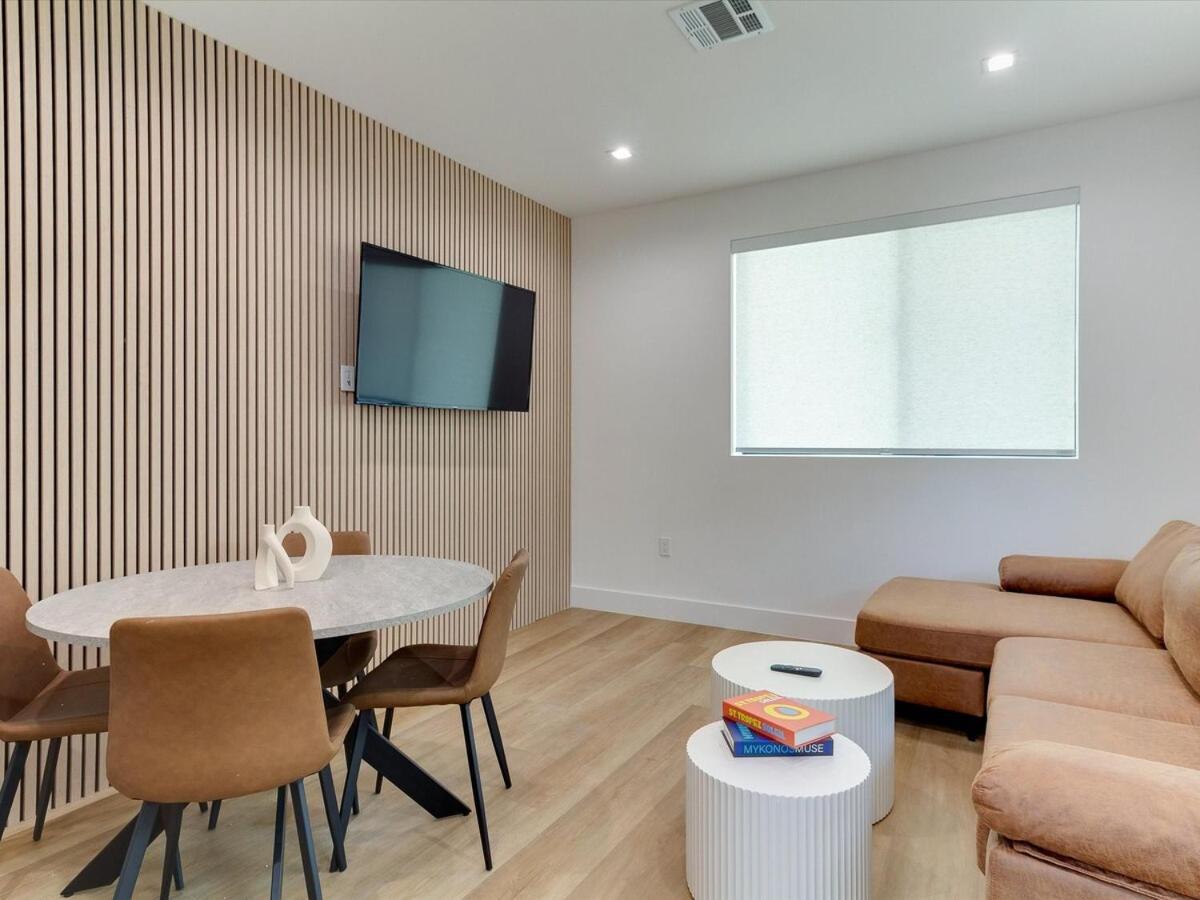 Modern Luxe Retreat Six-bedroom Holiday home *